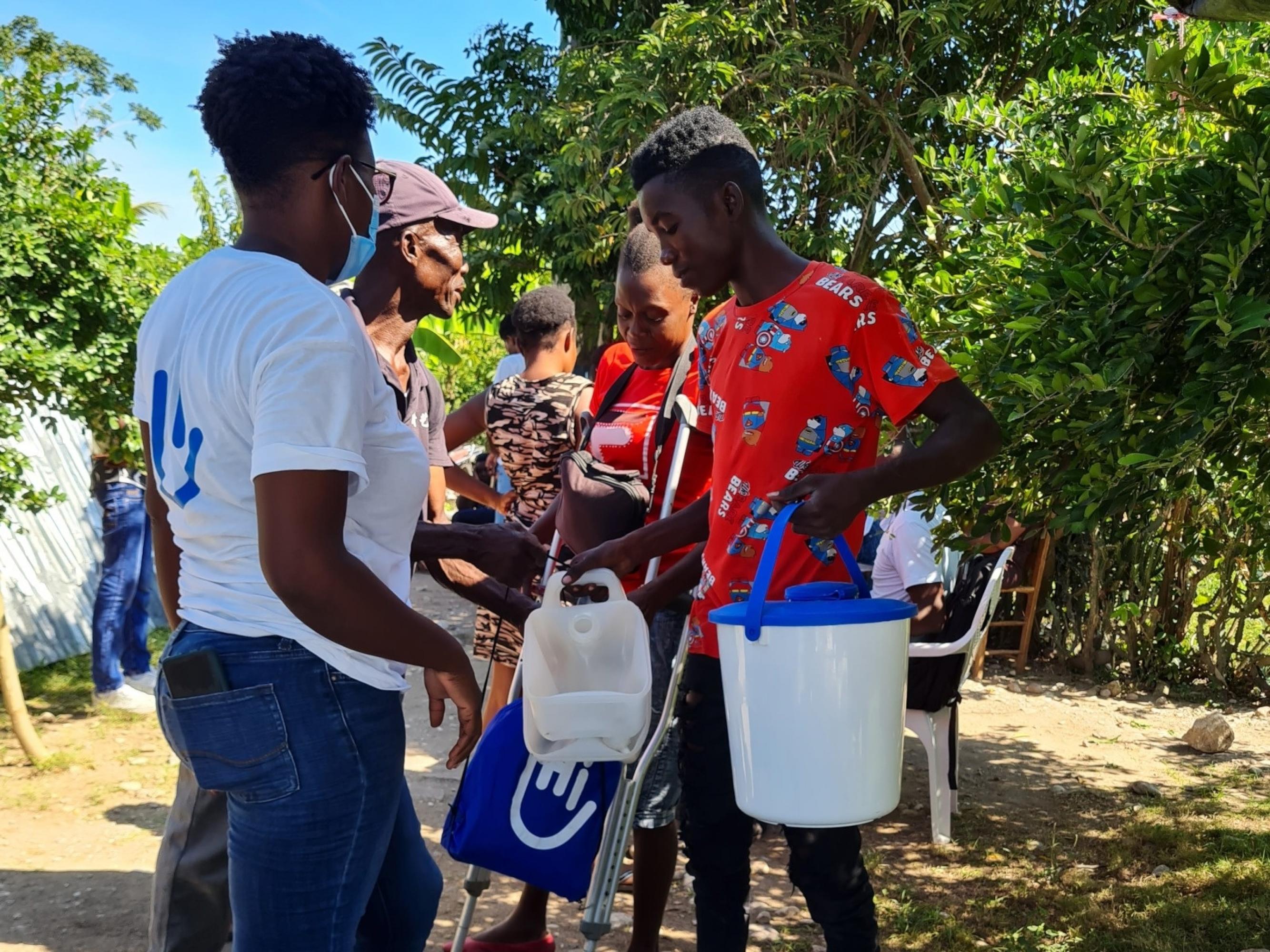 Distribution of 1500 hygiene kits to vulnerable communities affected by the August 14 earthquake in southwest Haiti.