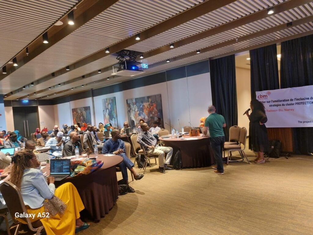 A group of people attending a workshop in Niger.
