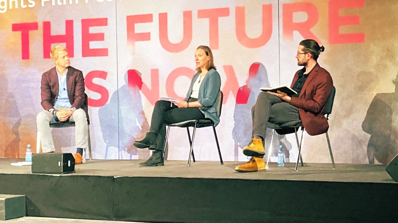 closing panel
