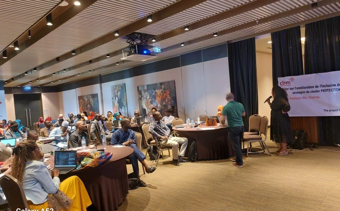 A group of people attending a workshop in Niger.