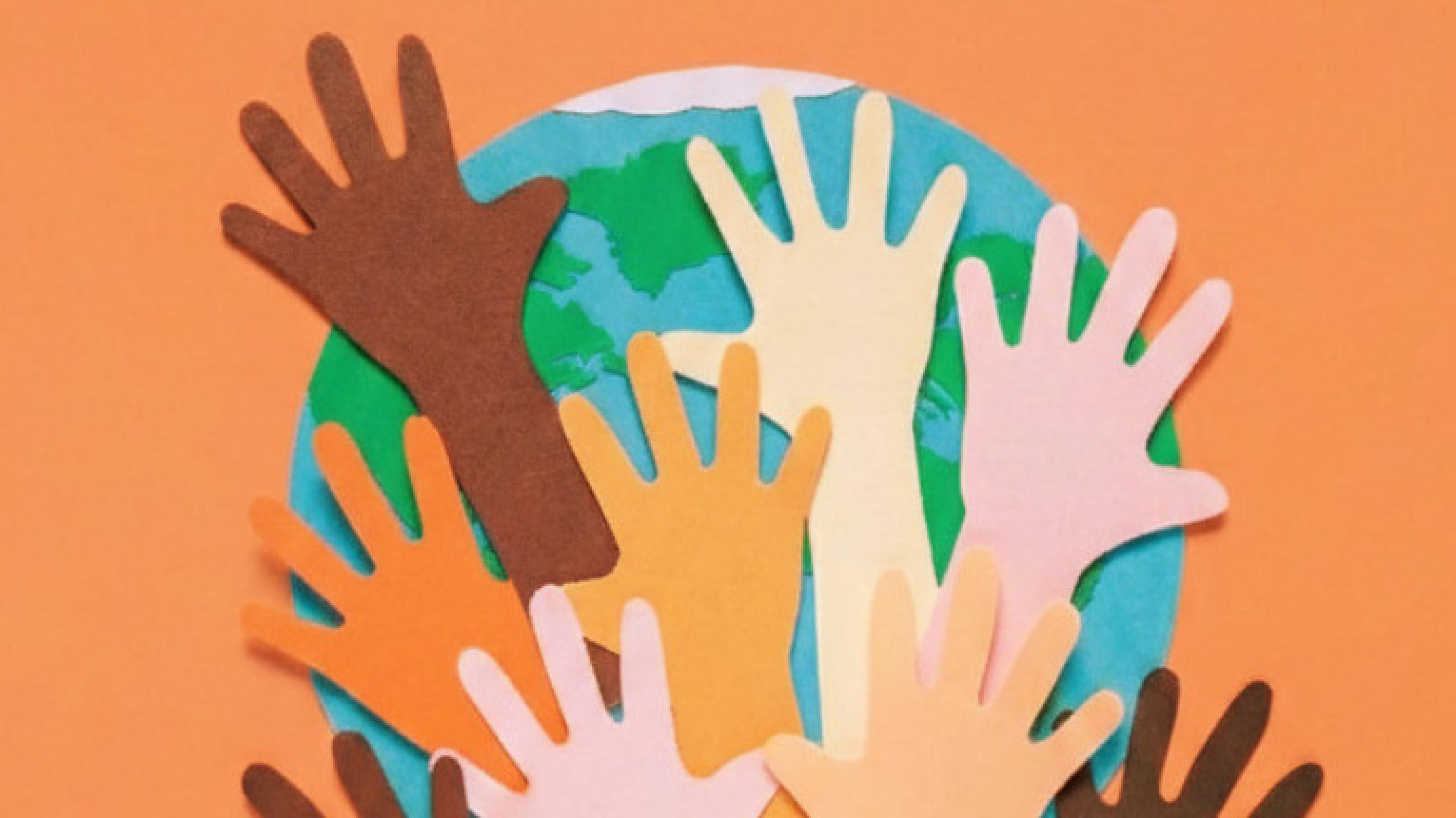 Zeichnung: Hände und Arme mit unterschiedlichen Hauttönen greifen nach der Erdkugel